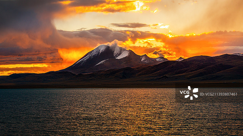 高原雪山壮观早霞图片素材