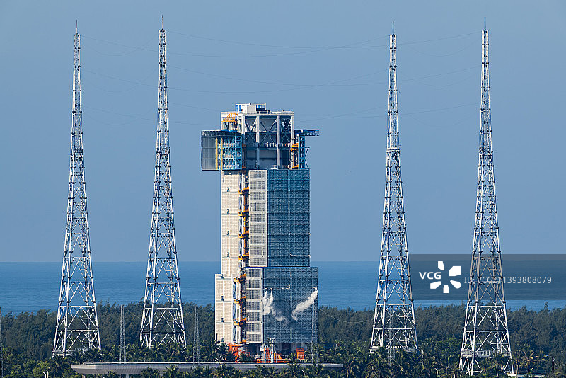 长征五号B运载火箭 · 问天实验舱发射升空图片素材