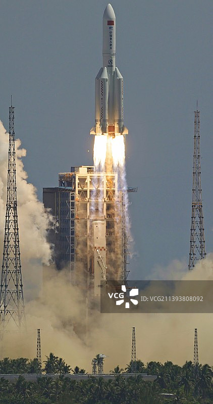 长征五号B运载火箭 · 问天实验舱发射升空图片素材