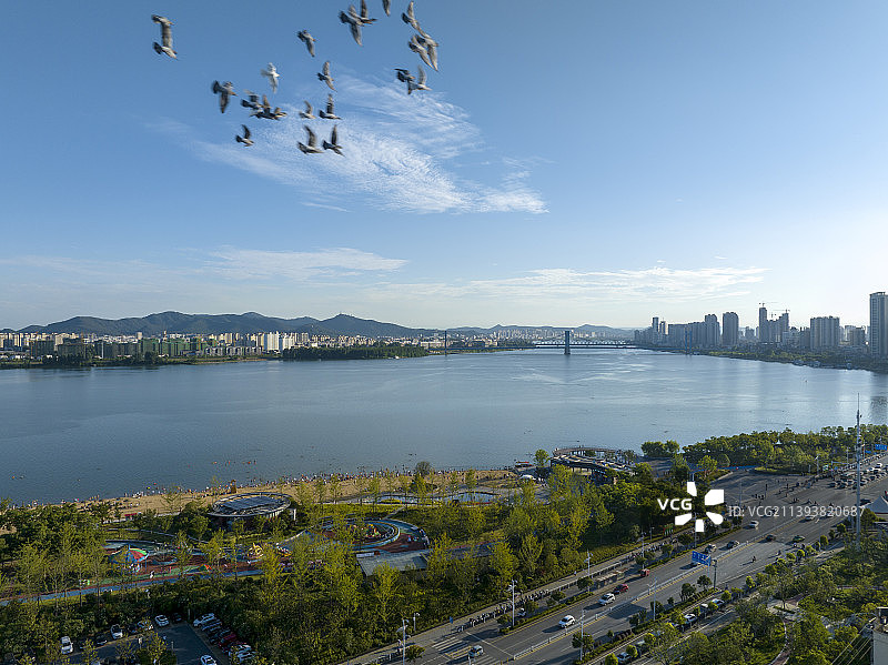 航拍襄阳汉江鱼梁洲城市风光图片素材
