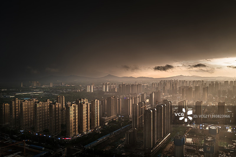 暴风雨过后的城市 河南 郑州 荥阳图片素材