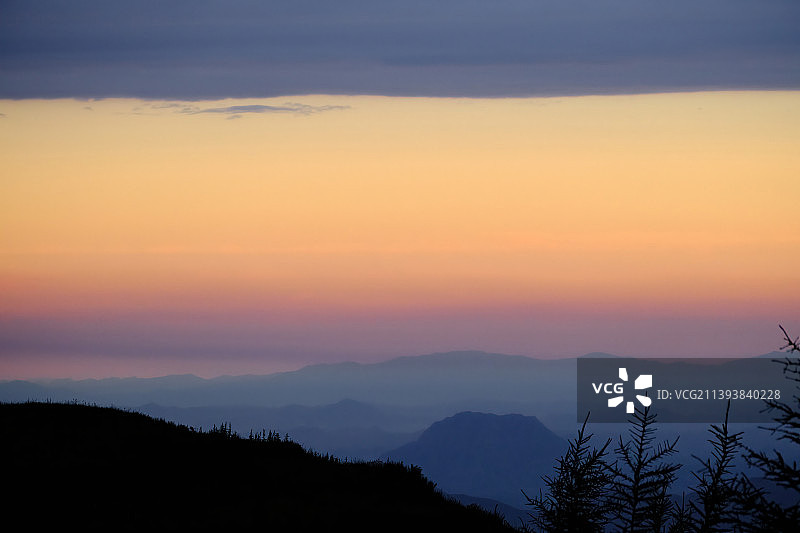 北京东灵山雨后日出图片素材
