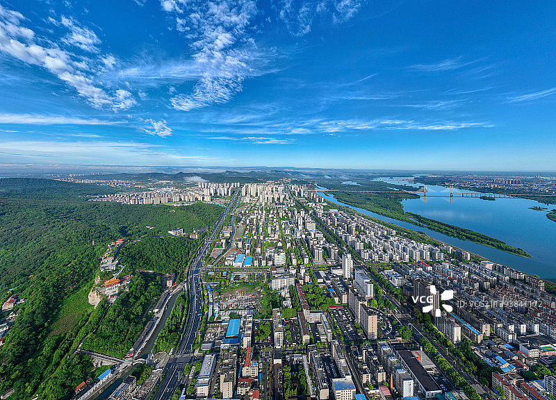 航拍襄阳蓝天白云山水全景城市风光图片素材