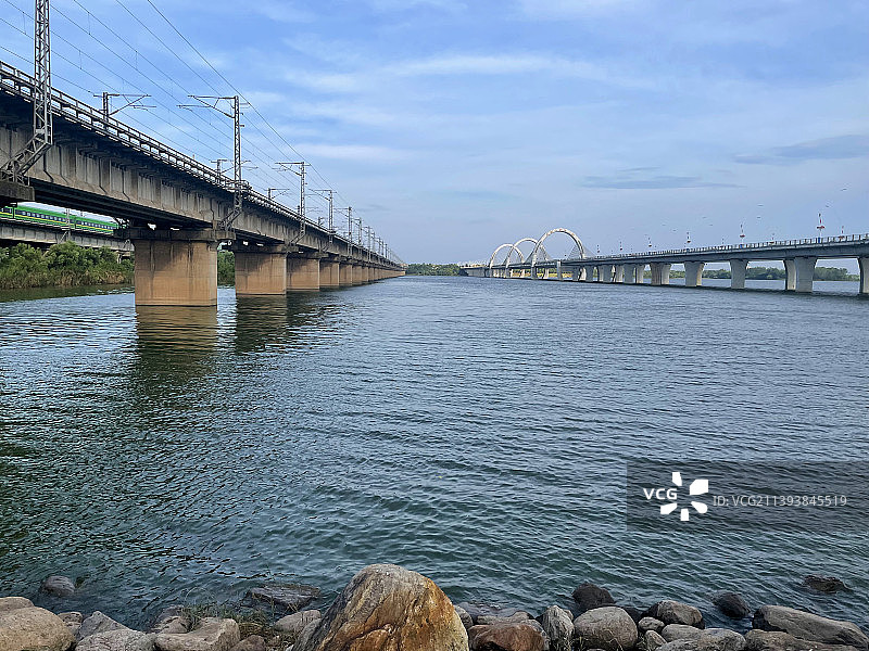 八里湖大桥和长江大桥图片素材