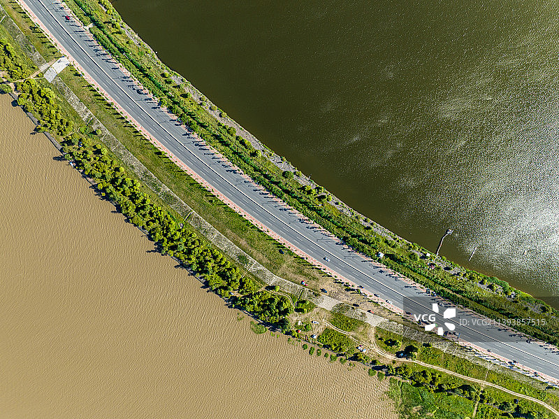 泾渭分明图片素材