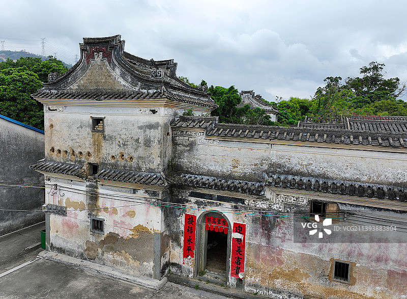 广东省惠州市惠东县稔山镇白云村彦龙楼航拍图片素材