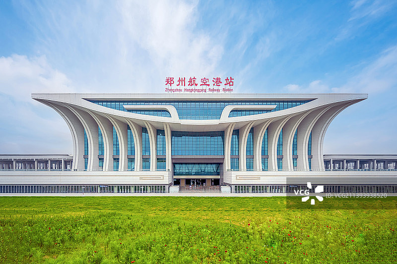中国河南郑州高铁站郑州航空港站夏季建筑风光图片素材