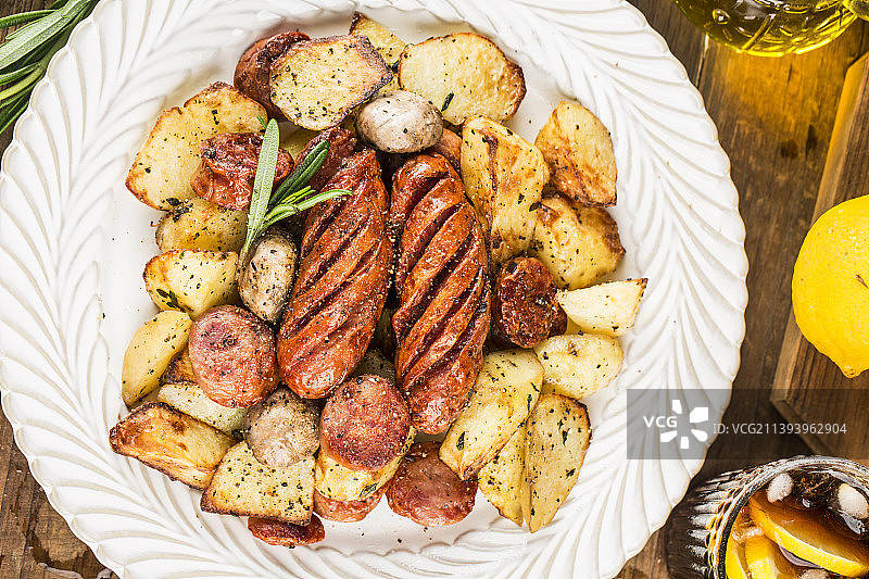 烤肠土豆拼盘图片素材