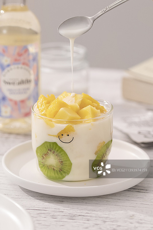 水果酸奶杯图片素材