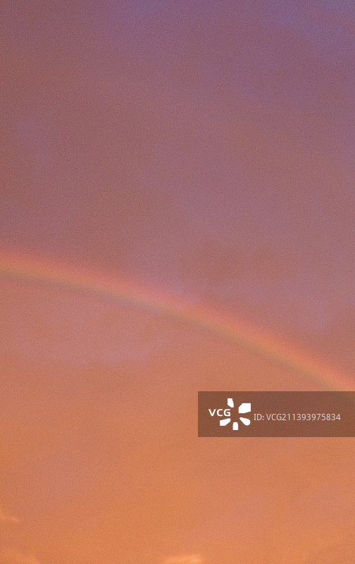 日落时分天空彩虹仰视图图片素材