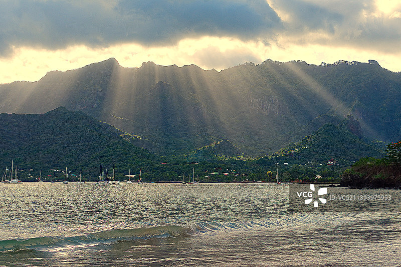 法属波利尼西亚努库希瓦岛的山海风光图片素材