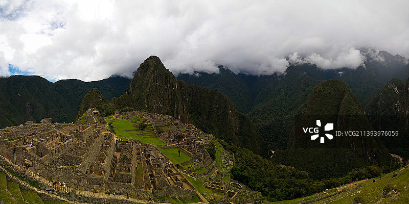 秘鲁库斯科马丘比丘考古遗址和华纳比丘山航拍全景图片素材