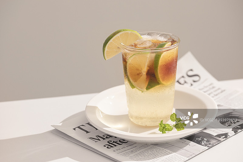 冷萃咖啡特调|柠檬气泡果咖图片素材