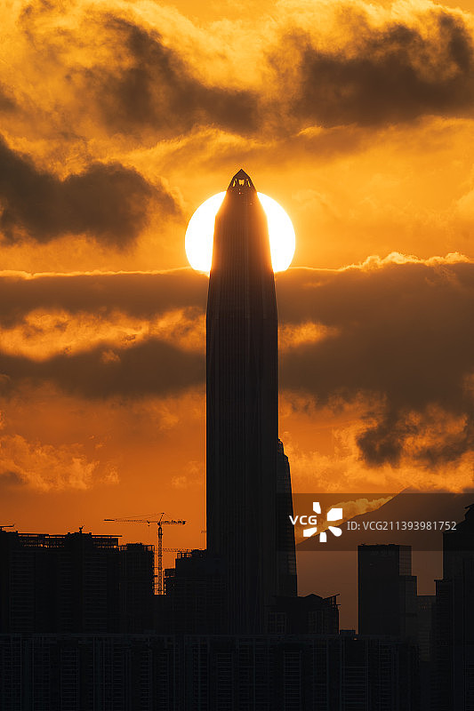 平安大厦日出图片素材