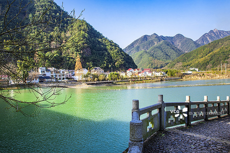 富阳龙鳞坝 山水 山区 中国杭州富阳 江 南方古村落图片素材