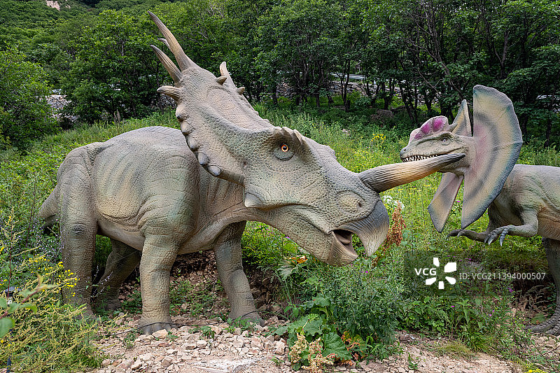 公园恐龙造型风景图片素材