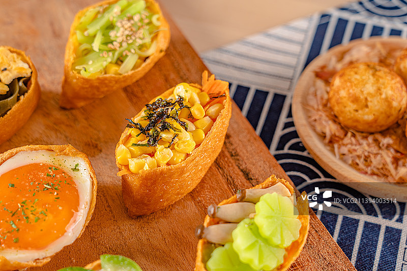 花式稻荷寿司章鱼小丸子食物静物图片素材