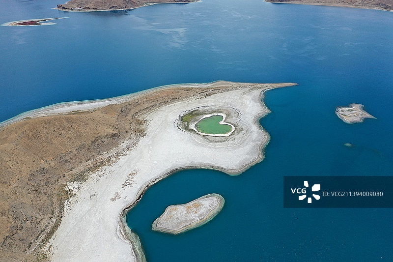 西藏羊湖之心图片素材