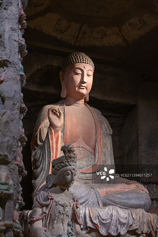 陕西历史博物馆，室内的石窟佛教造像复制品。图片素材