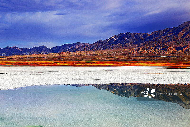 青海大柴旦翡翠湖图片素材