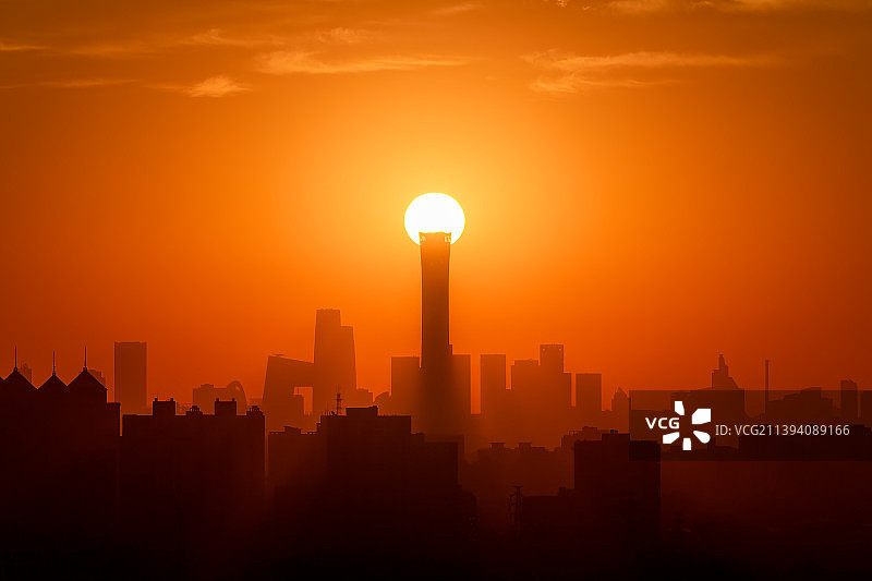 北京中信大厦悬日图片素材