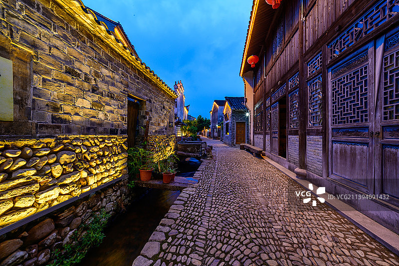 浙江宁波宁海前童古镇，家家溪水环绕,从日出到日落，夜色更加迷人图片素材
