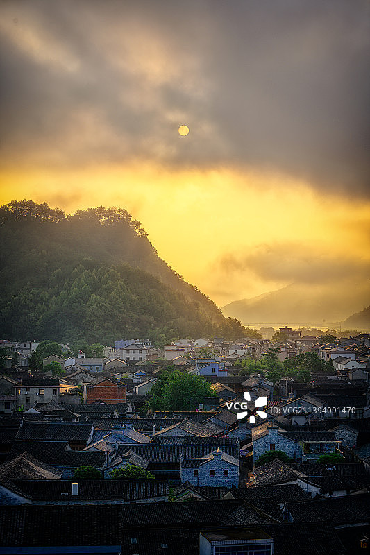 浙江宁波宁海前童古镇，家家溪水环绕,从日出到日落，夜色更加迷人图片素材