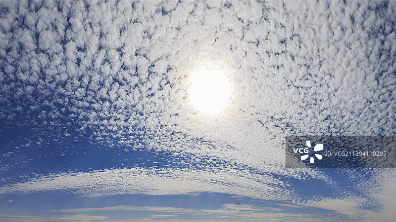 天空中的棉花云图片素材