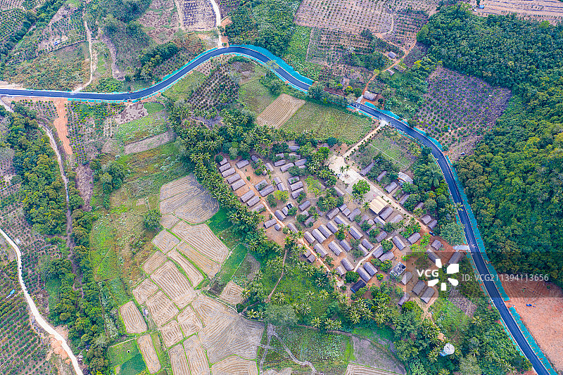 海南白查村船型茅草房图片素材