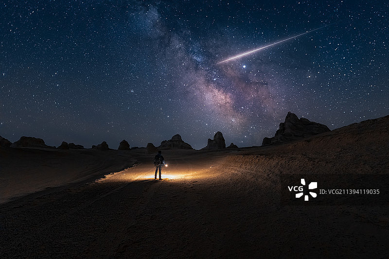 星空下的俄博梁雅丹地貌图片素材