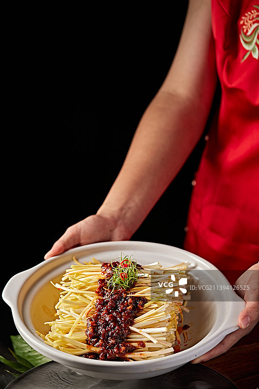 砂锅肉酱焗蒜黄图片素材