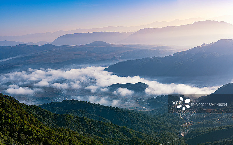 山间清晨--腾冲云峰山图片素材