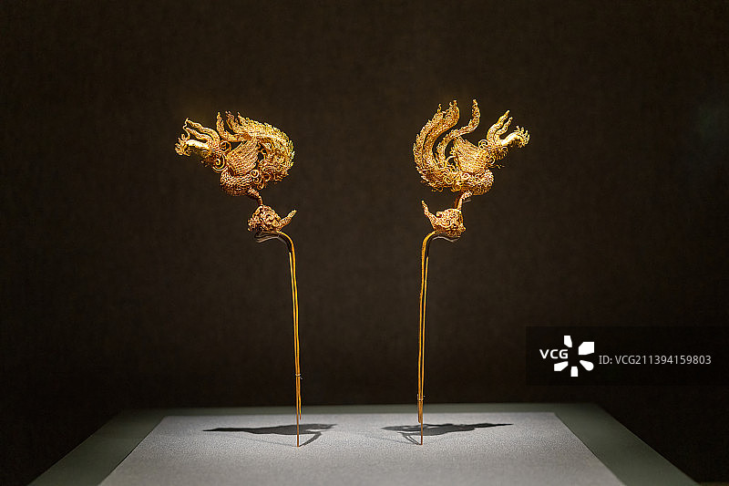 湖北博物馆明代梁庄王墓出土金凤簪图片素材