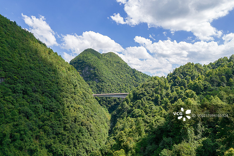 贵州山间的高速公路图片素材