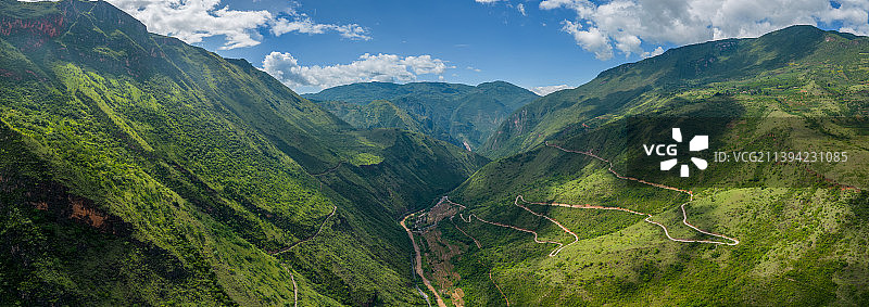 云南省红河州石屏县山脉河谷风光图片素材