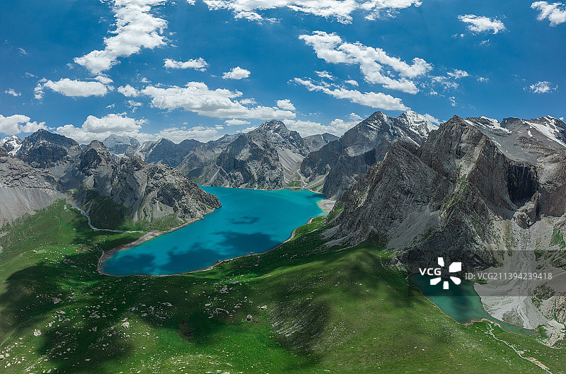 航拍乌孙古道天堂湖全景图片素材