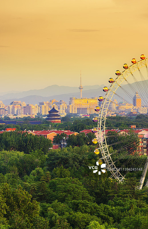 高角度拍摄北京龙潭湖公园及国贸CBD时间切片图片素材