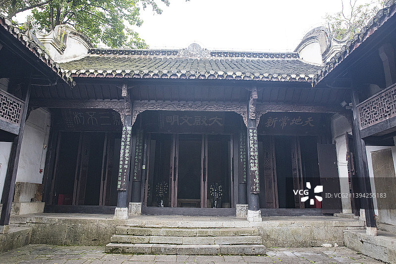 中国贵州贵阳市修文县全国重点文物保护单位阳明洞的文化陈列、阳明雕像、纪念馆、龙岗书院宾阳堂图片素材