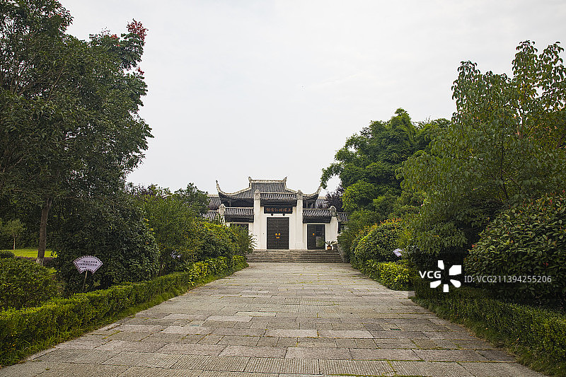 中国贵州贵阳市修文县全国重点文物保护单位阳明洞的文化陈列、阳明雕像、纪念馆、龙岗书院宾阳堂图片素材