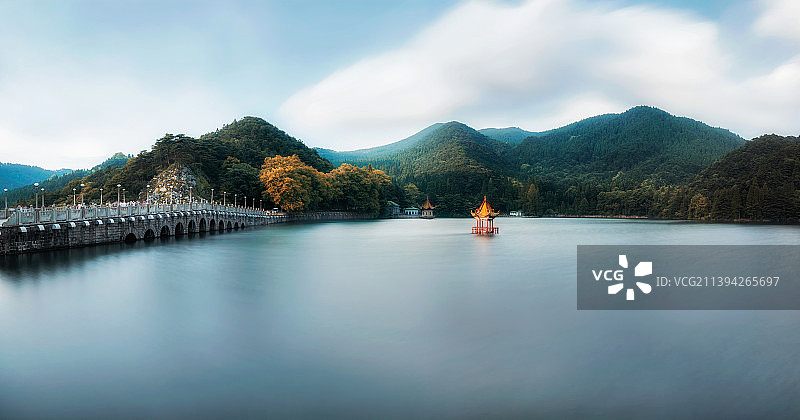日落时分的庐山芦林湖全景图图片素材