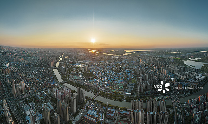 航拍济南市历城区小清河全福立交段逆光黄昏图图片素材