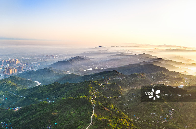四川成都龙泉山日出风光图片素材