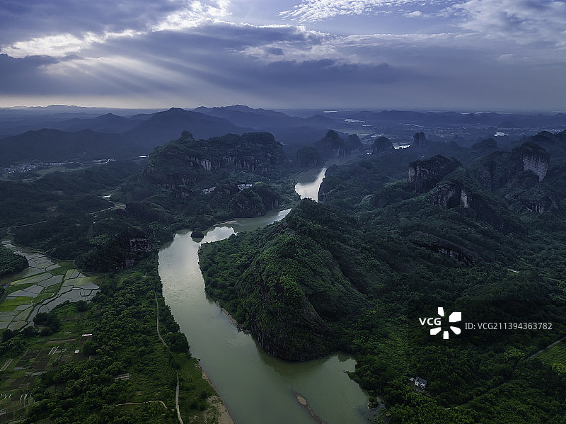 龙虎群峰，泸溪河穿过丹霞群峰，演变出千奇百怪的天罡地煞图片素材