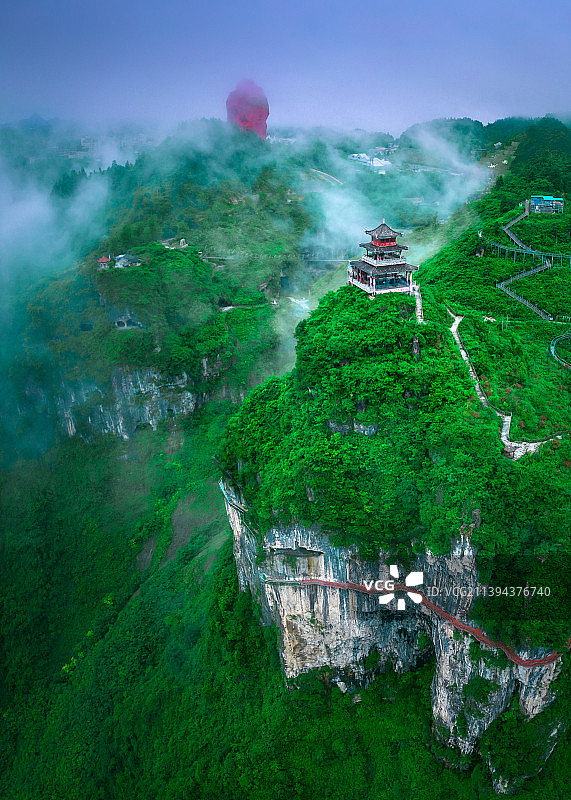 航拍贵州铜仁朱砂古镇云雾缭绕古镇航拍图片素材