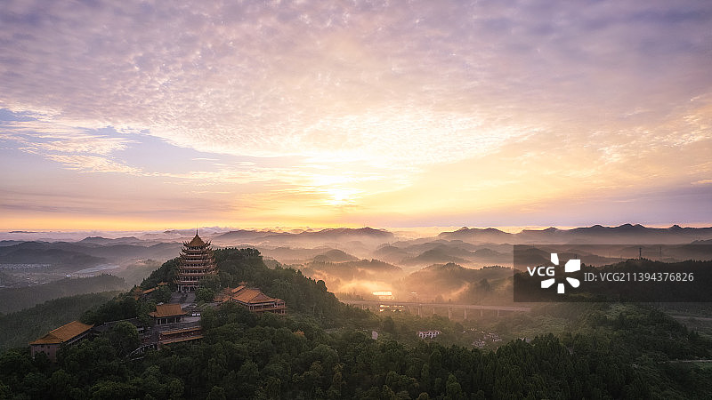 遂宁灵泉寺日出时分图片素材