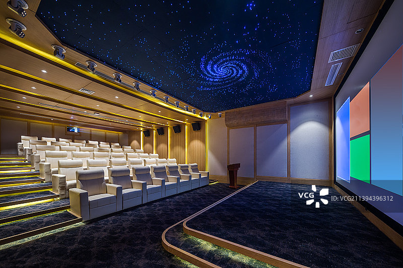 没有人的电影院、宽敞、豪华、影音室图片素材