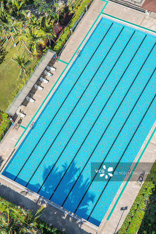 航拍游泳池、室外游泳池、运动、健康、人造建筑,游泳池,泳道,建筑物,公共建筑图片素材