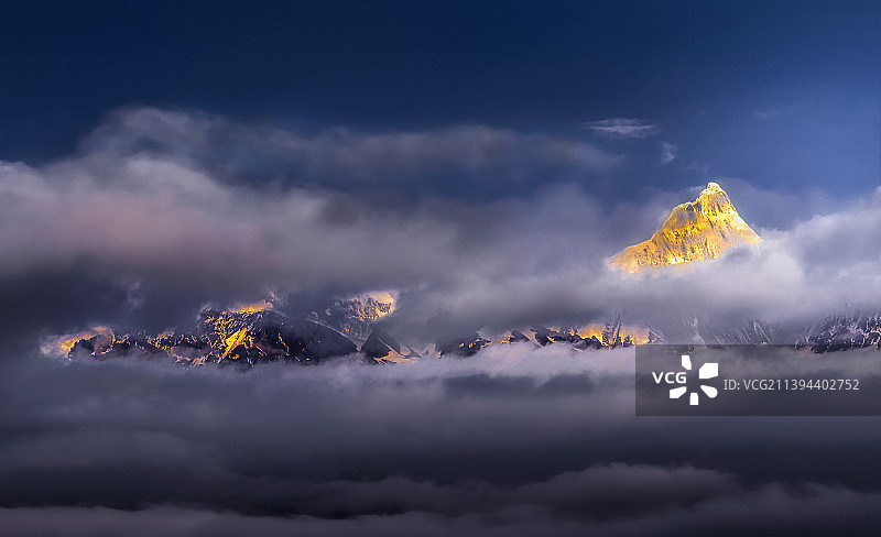 日照金山图片素材