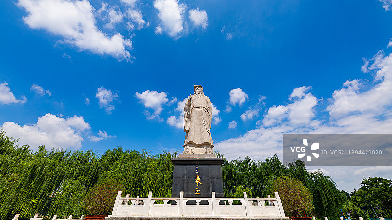 山东临沂市书法广场公园书圣王羲之雕像风景图片素材