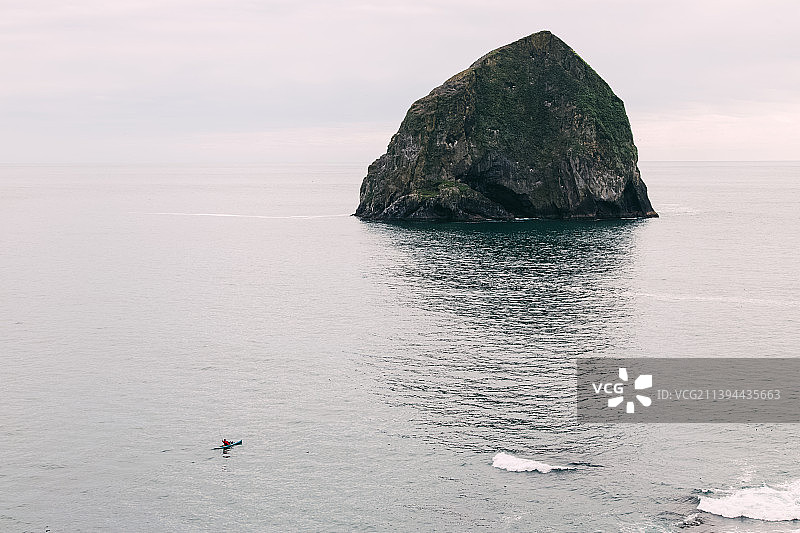 美国俄勒冈州岩层海景图片素材